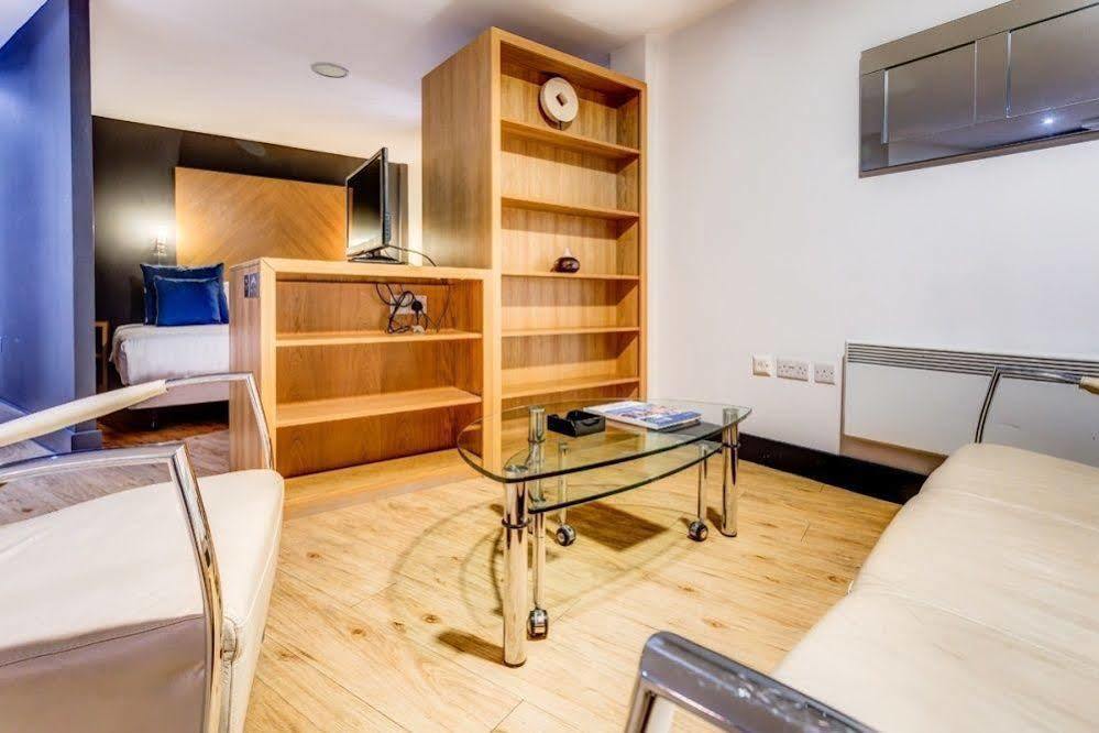 Roomzzz Leeds City West Exterior photo