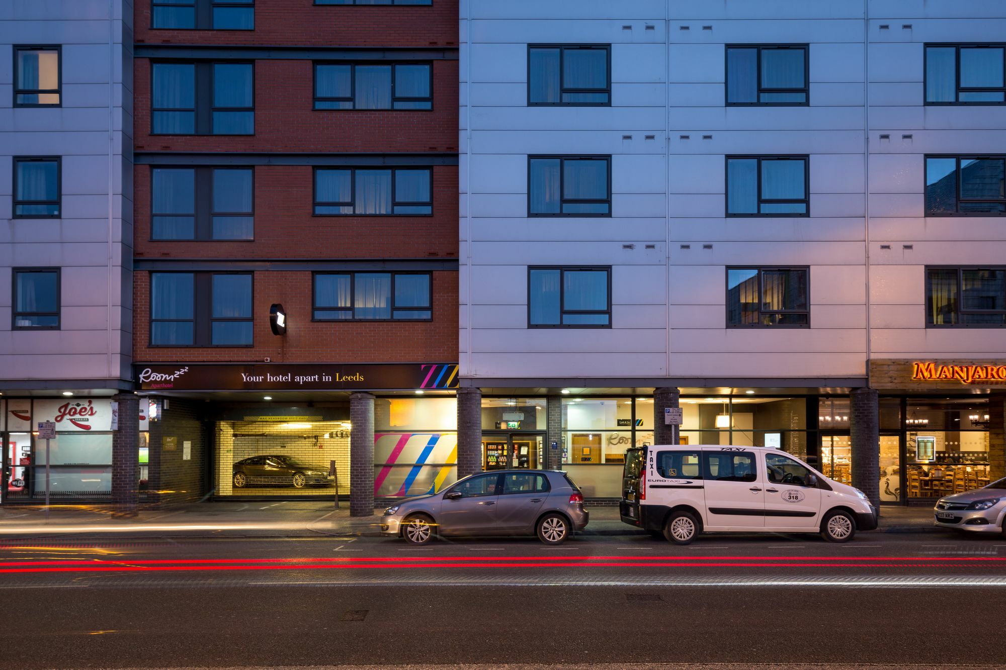Roomzzz Leeds City West Exterior photo